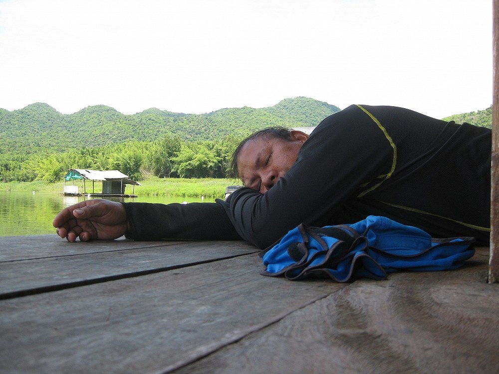 พี่ป้อมเราไม่รอช้าครับอิ่มแล้วนอนดีกว่าอ่ะ 5555555 :laughing: :laughing: :laughing: :laughing: