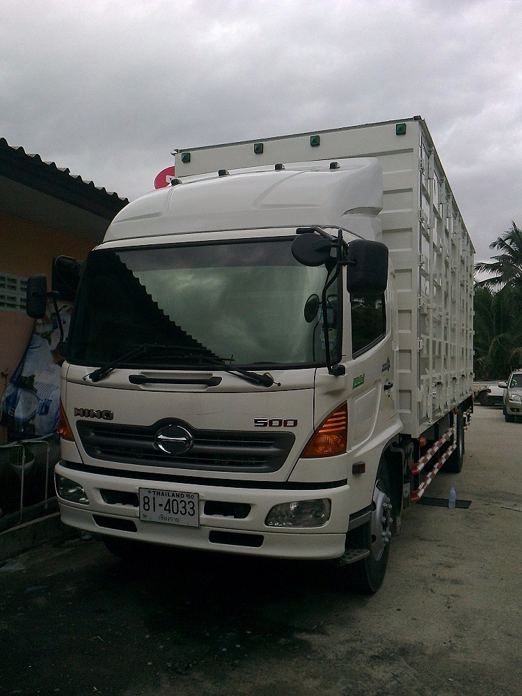 
     ของผม Hino ครับ........กะว่าขนให้หมดบ่อไปเลย.........ฮา