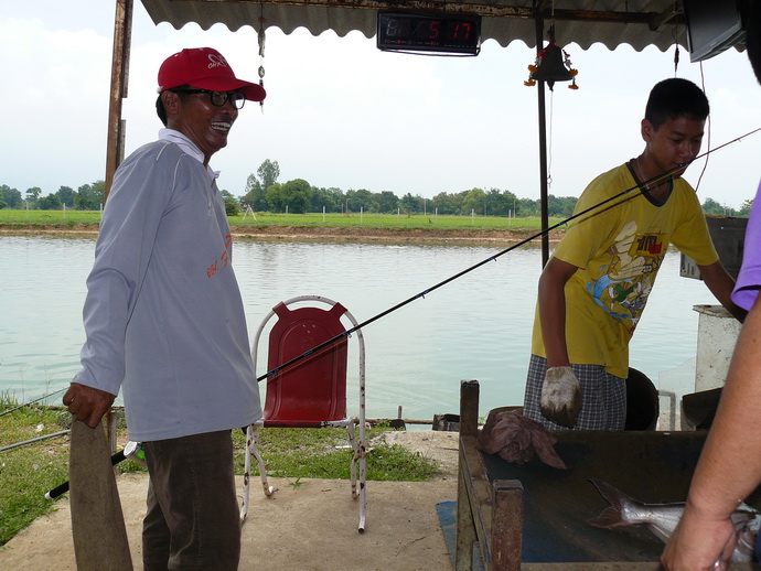ตามด้วยพี่ประทีป ร้านประทีปฟิชชิ่งช้อป ท่าเรือ แชมป์ปลาใหญ่สองสมัยซ้อน...วันนี้จะทำได้มั้ย

 :cool