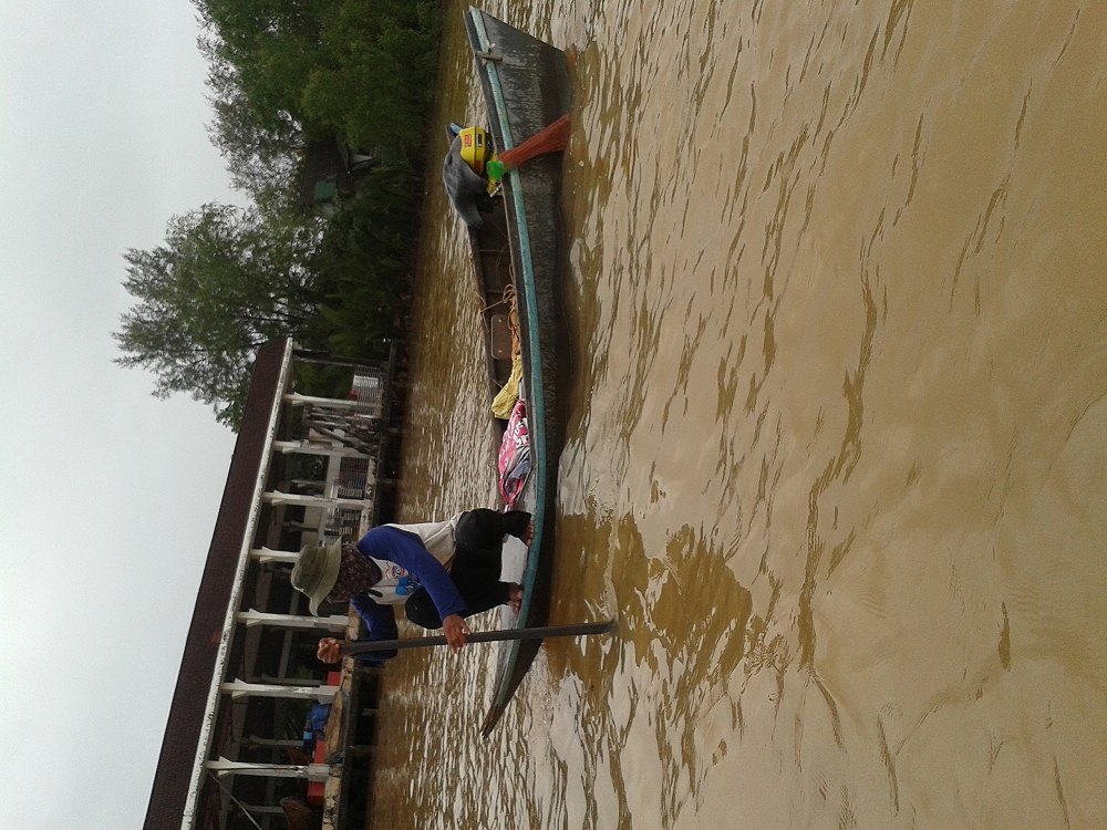 ที่นี้ส่วนใหญ่...มักจอดเรือกลางร่องน้ำ...เข้าหมายกองหิน,ซากไม้ใต้น้ำ
หรือทำขึ้นเอง..แล้วเอาพวกกากมะ