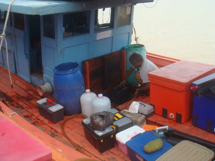 ไต๋หลี เติมน้ำมันเรือ เตรียมความพร้อม อยู่ที่เรือแล้ว