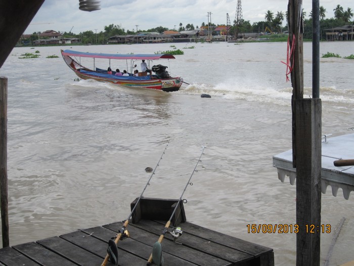 ส่วนนี่เรือประจำทางครับ ค่าเรือ10-15 บาทตามระยะทาง ลงเรือที่ท่าน้ำปากเกร็ดใต้สะพานพระรามสี่ครับ หรือ