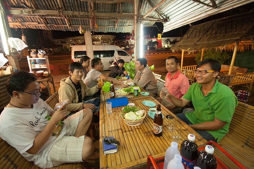 ภาพจากกล้องของผมบ้างนะครับ

เริ่มจากมารับสมาชิกที่ มหาสารคาม แวะร้านลาบหน้า Big c เติมพลังก่อน