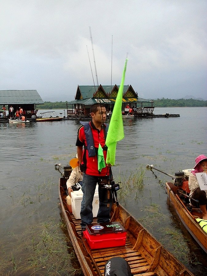 ลำของผม (เรือ ธง) ผมและครูเป้าครับ พร้อมยังๆๆๆๆ  :laughing: :laughing: :laughing: :laughing: :laughi