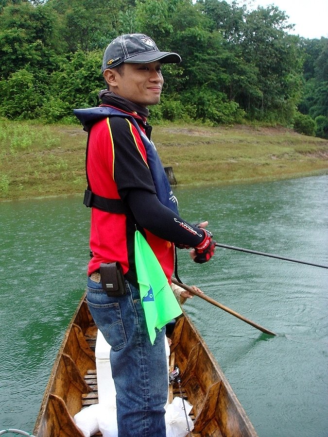 ต่อไปลุ้น ลุกเรือผมครับ ครูเป้า สู้ๆๆๆ  ฟาดลงไปๆๆๆๆ  ผมขอเบรกสูบยาก่อน   :laughing: :laughing: :laug