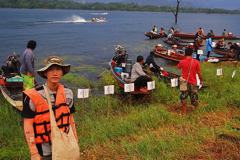 เรือยังไม่มาเลย ขอหล่อด้วยครับบบบบบ