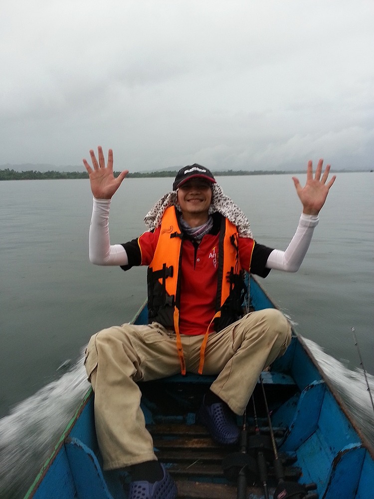 ผมลงในส่วนของทีมเรือเสบียง สายตีจิบ เลยนะครัส...อิอิอิอิอิ

ดูๆ กัปตันผม ยกมือแบบนี้..เหมือนจะบ่งบ