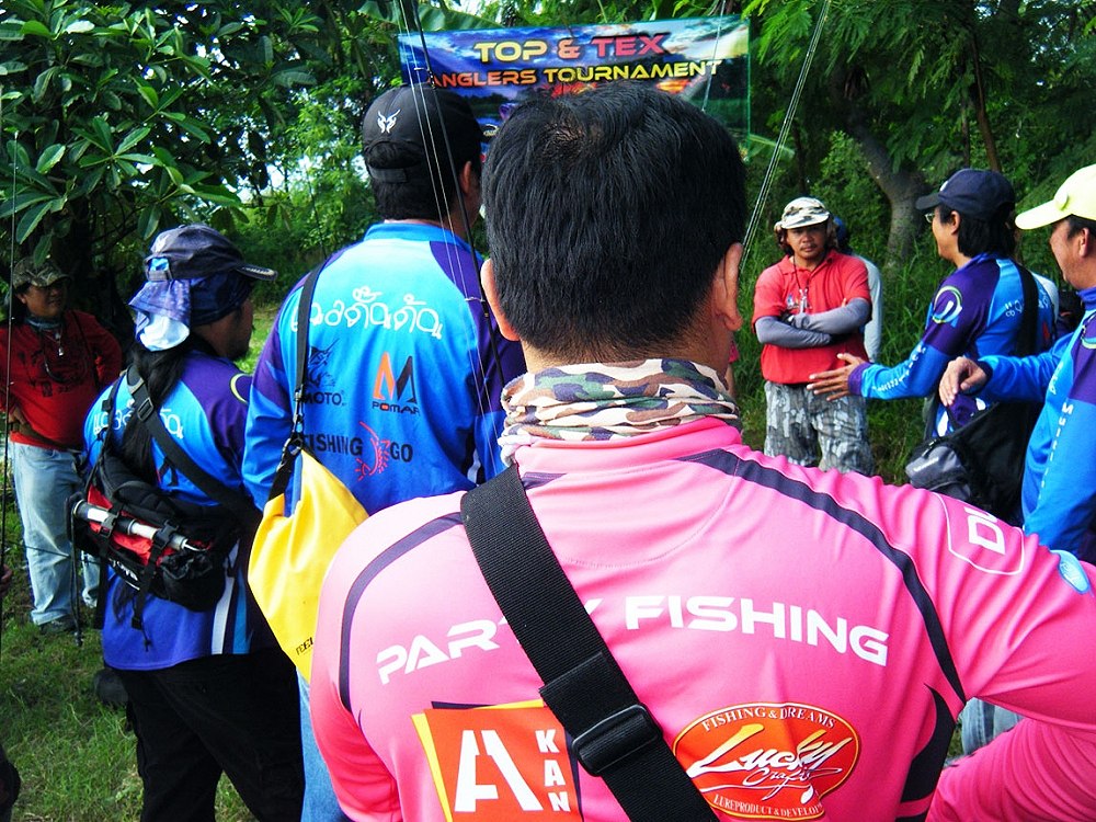  :smile:

ผมชอบสีเสื้อทีมนี้จริง ๆ  "ตกปลาสโมสร  Party Fishing"   :love: :love: :love: :love: :l