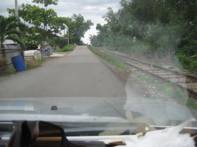 มาเจอภาพนี้ครับางรถไฟสายมรณะ...ลืมนั่นเมืองกาญจน์  ตรงนี้ทางรถไฟสายอนุรักษ์ครับ :love: