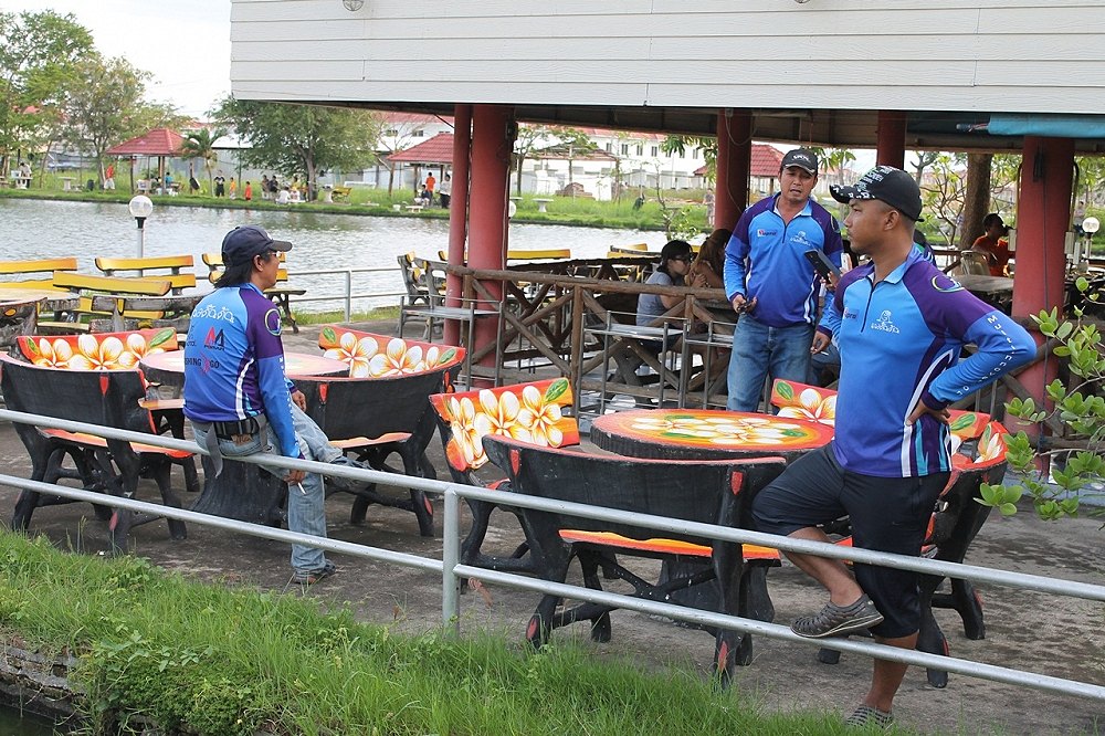 หลังจากจบงานก็แวะมาทานอาหารที่บ่อสกุณากับ ทีม Mr.SHARK Fishing Gang เพื่อคุยเรื่องเกี่ยวการจัดงาน TO