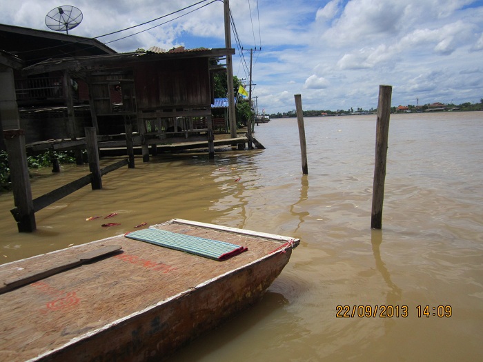 นี่ครับพาหนะหน้าน้ำ...แพโฟม ทหารเรือมอบให้เมื่อปี 54...ขอบคุณทหารเรือไทยทุกคนนะครับที่มาช่วยตอนน้ำท่