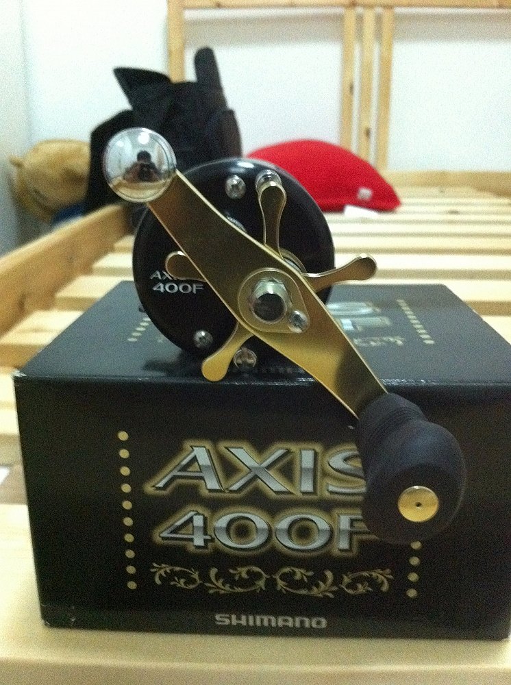 AXIS 400F ตัวนี้น่าจะเป็นรอกสำหรับจิ๊ก แต่ตัวก็ขนาดเท่ากันกับตัวอื่น ๆ 