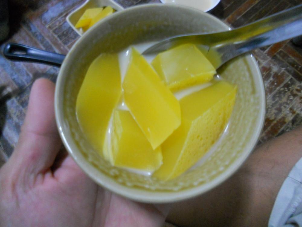 สุดท้ายตบด้วยของหวานถ้วยนี้ครับ.....หอมอร่อยอย่างแรงเลยครับ

เดี๋ยวพรุ่งนี้มาต่อนะครับ ง่วงแล้ว

