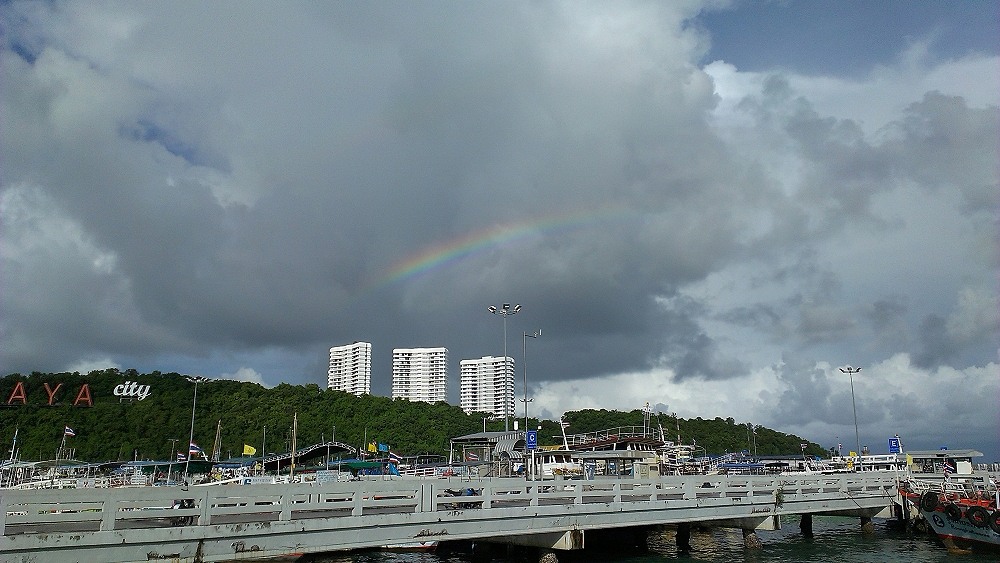 ทริฟที่หก ฝนมา พายุเข้าแล้วครับ มาเช้าก็เจอฝนทุกเช้า เช้านี้เห็นรุ้งกินน้ำด้วยครับ  :love: :love: :l