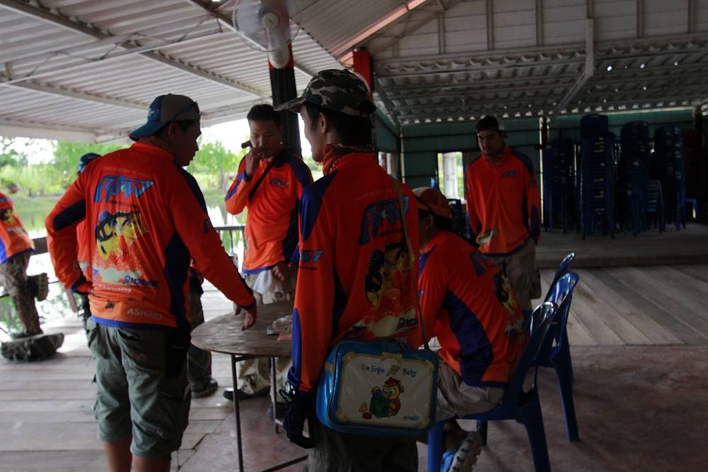 ช่วงรับฟังกติกาครับ..พี่เสริฐอธิบายทุกอย่าง แบบชัดเจนให้ทุกท่านฟัง..สมกับที่เป็นหัวหน้าทีมจริงๆครับ 