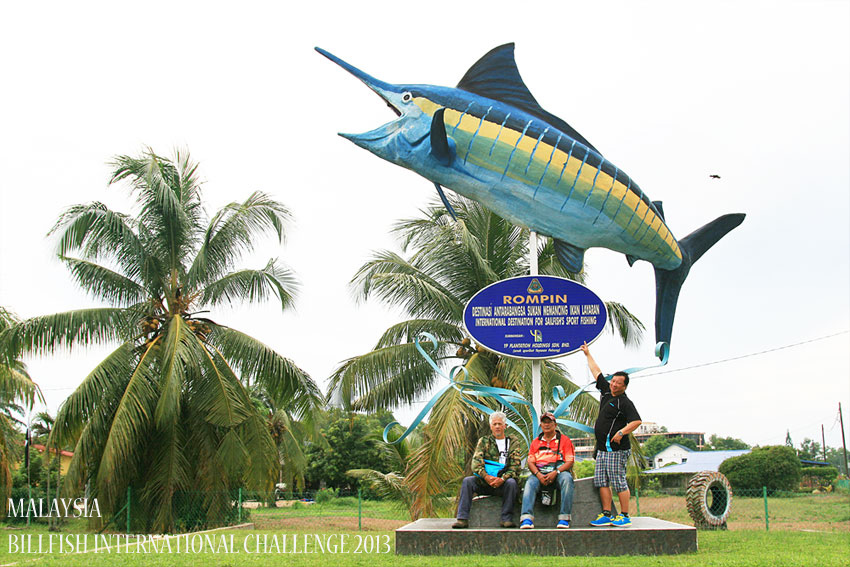 เอาล่ะ! ถือว่าได้เดินทางมาถึงเมืองรอมปินกันล่ะน่ะ  :cool:

Alright, we were here at Rompin.