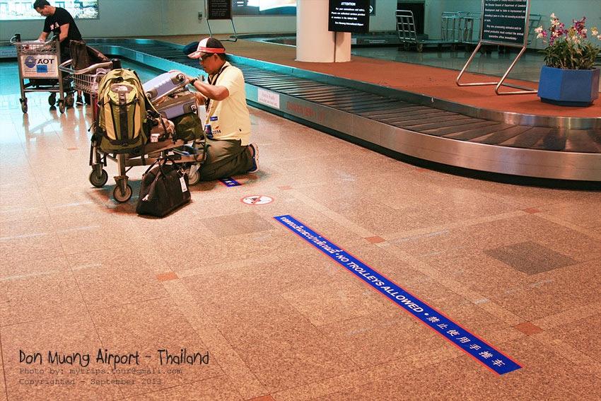 พอเดินทางกลับมาถึงสนามบินดอนเมือง งานเข้าอีกล่ะครับ พี่ยุทธควานหากุญแจรถไม่เจอ  :think:

Once we r
