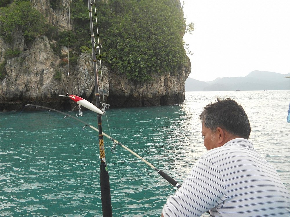 ถึงหมายไดร์หมึกเร็วยังไม่มืด..ไต๋ลอยเรือให้ตีมงก่อนเลย...พี่หนุ่ยโดนก่อนเลยครับ