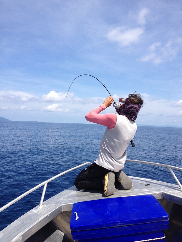 ท่ายากพี่ต้นเค้าเยอะครับ ชาวบ้านเรือหางยาวที่เห็นท่าSlow Jig คงคิดว่าพี่เค้ามารำแก้บ่นแน่เลย

 :la