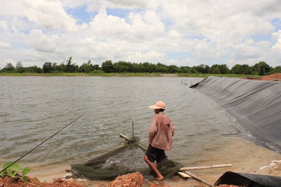 ภาพสุดท้าย ขอจบทริปนี้ ด้วยภาพบรรรยากาศ บ่อ สมบัติฟาร์ม และคุณลุงสมบัติ ยังไงเผื่อเป็น อีกทางเลือกนึ