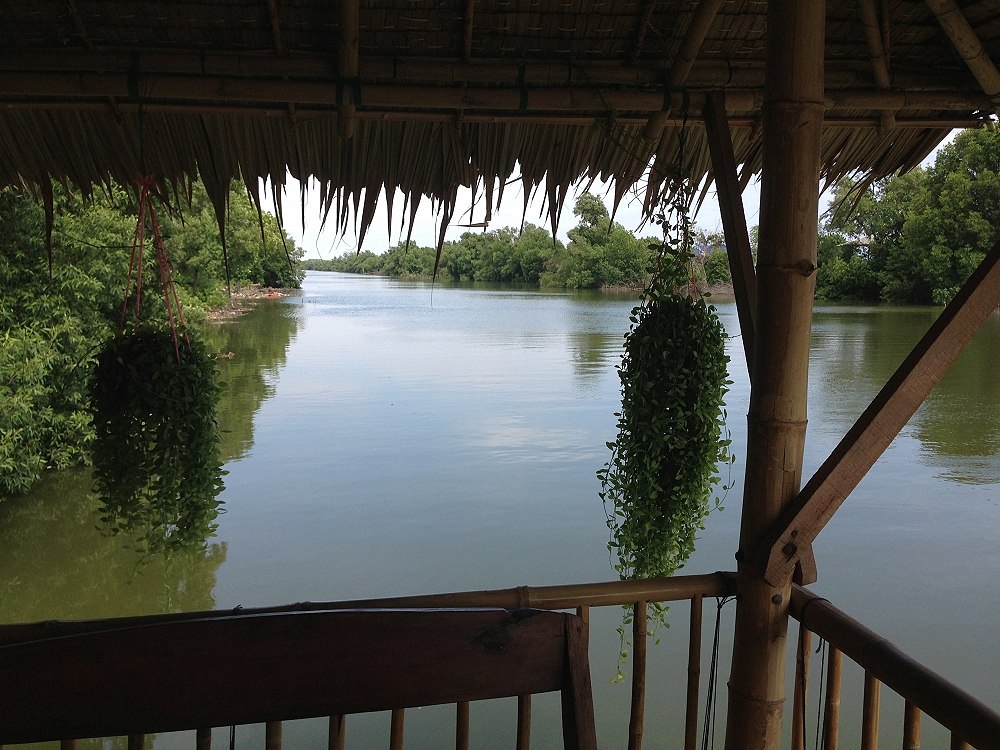 

ถึงร้านพี่หรั่งประมาณบ่ายสี่ ใกล้เย็นพอดี
ที่นี่เวลานี้บรรยากาศดีมากๆครับ ถ้าต่อบ้านเพิ่มขอห้อง