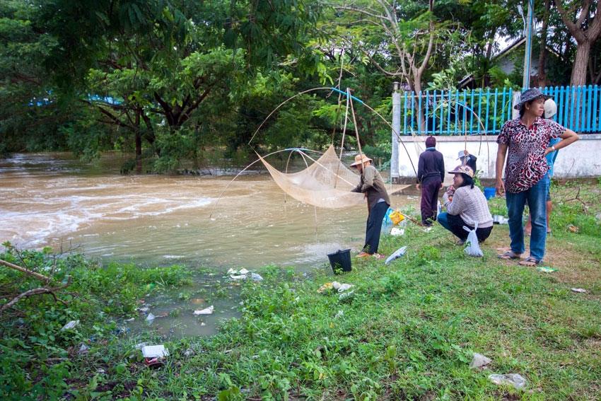 มาเจอ วิถีชาวบ้านอีกแล้วครับ  :laughing: :laughing: :laughing: