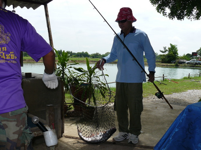 ด้านหัวบ่อ พี่นพ กระหม่อมบางเอามาลุ้นๆๆๆ :cool: :cool: :cool: