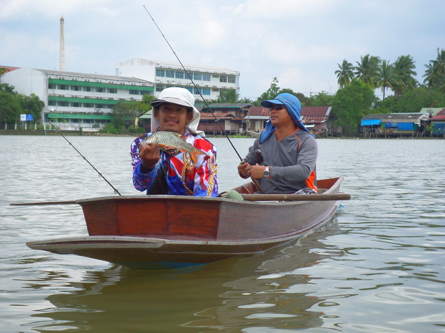 ล่องเรือตามไป หาน้าฟิว โชว์ปลาซะหน่อย ได้แล้วไม่แห้วแล้วนะเฟ้ย 555 :grin: :grin: :grin: