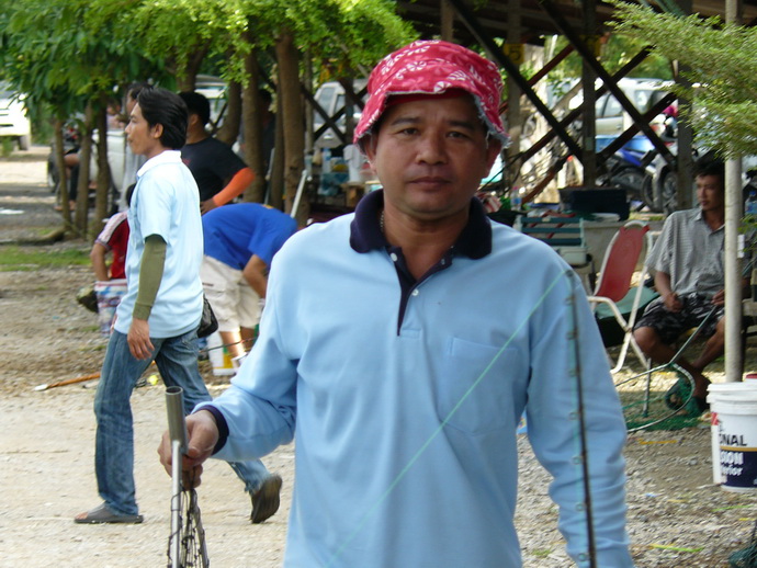 มาแว้ว พี่นพ กระหม่อมบาง เดินหิ้วมาอย่างมั่นใจ...... :cool: :cool: :cool: :cool: :cool: