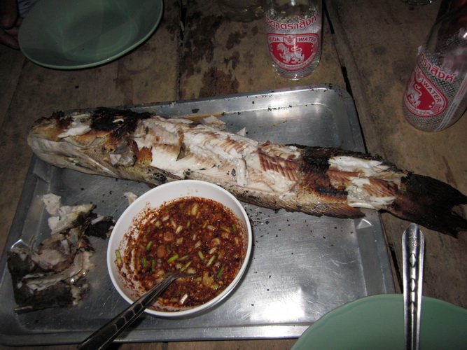 กับแกล้มรอบดึกปลาเผาเกลือก็ได้รสชาติไปอีกแบบ :ohh: