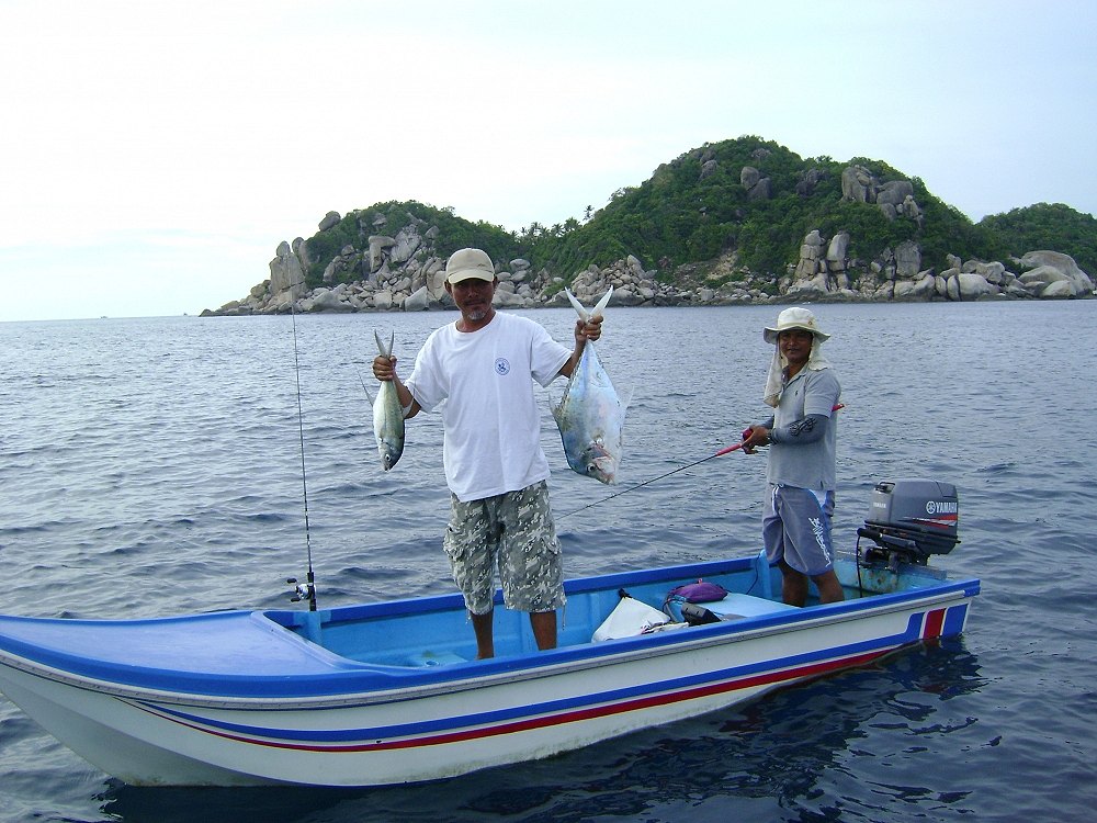 เข้าไปใกล้ๆเรือเพื่อนกันครับ มากับไต๋ดิ่งครับ เปลี่ยนรสชาติครับ  ตกเหยื่อเป็น กับตกอินทรีมามาก ลองจิ