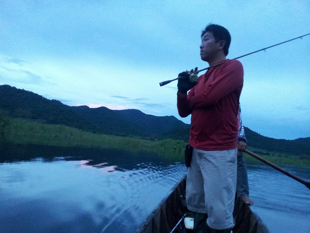 ภาพทริปนี้หมดแล้วครับ
ลากันด้วยภาพบรรยากาศยามเย็น
กับนายแบบจำเป็น ที่หล่อเหลือหลาย 555
... ขอบคุณ