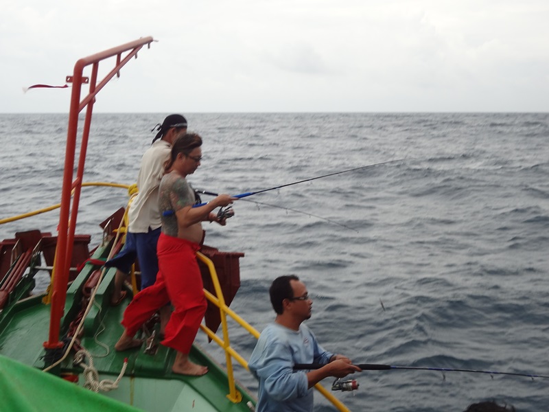 หัวเรือก็ตีไม่หยุด