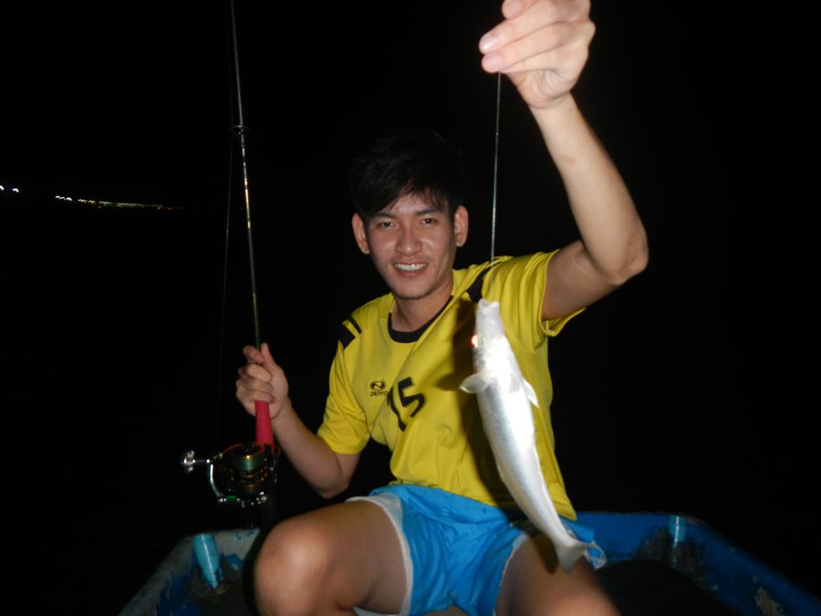 น้องชินได้เห็ดโคนครับ  ..ขอบคุณน้าทุกท่านที่ติดตามชมกันน๊ะครับ  ไว้ค่อยทักทายกันทีหลังครับผม.