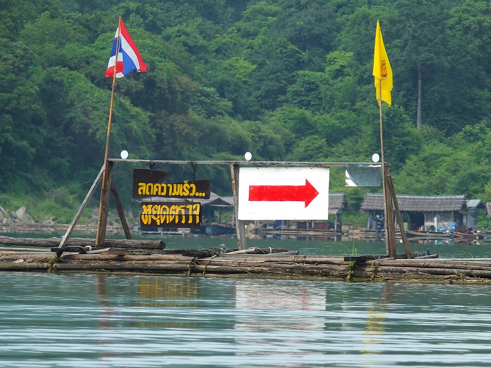 ตีเรือขึ้นไปแถวโบสถ์แสตนเลส