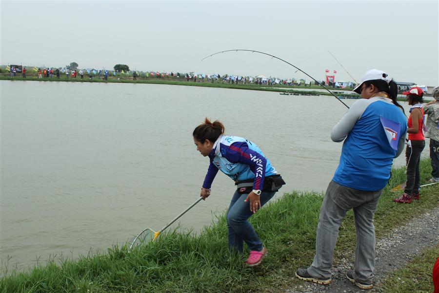 ต่างทีม ต่างที่มา แต่เมื่ออยู่ในงานRapala มิตรภาพและน้ำใจเกิดขึ้นเสมอ :love: :love: :love: :love: