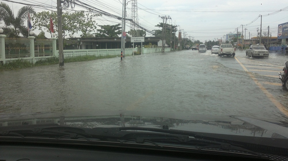 วันนี้มีโอกาสไปเอาเรื่อที่แปดริ้วมา กว่าจะหาทางไปแปดริ้วได้ เสียเวลาไปหลายชั่วโมง ออกทางไหนก็ไม่ได้ท