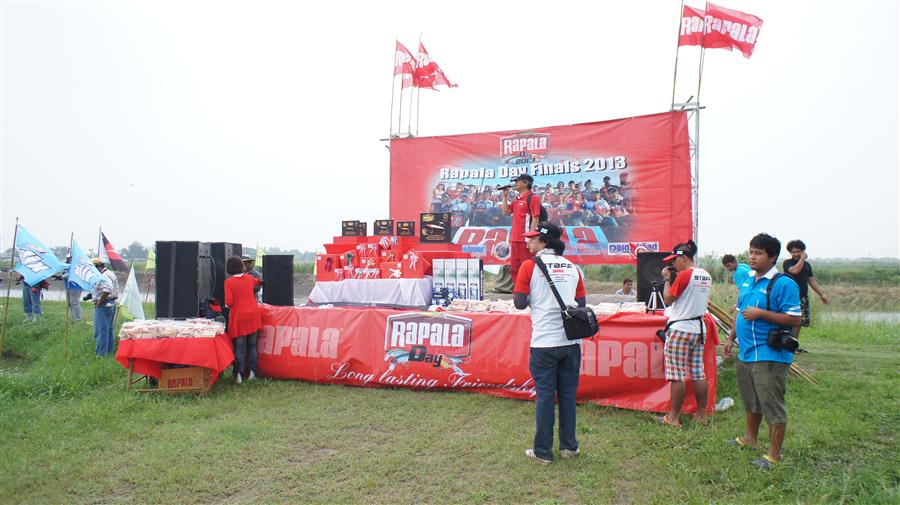 เวทีพร้อม