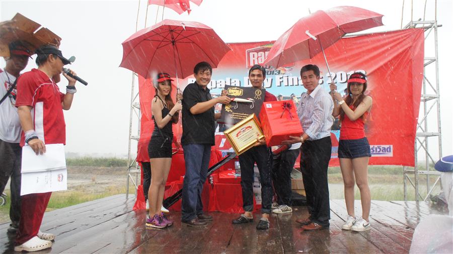 ขอแสดงความยินดีกับแชมป์ Rapala Day 2013  คุณพิเชษ หอมจันทร์ หมายเลข 69 ด้วยนะครับ 


รูปหมดแล้วคร