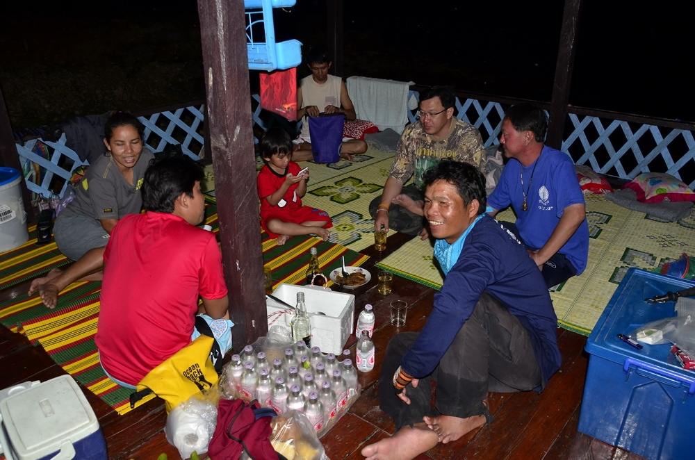 เขาลื้อกันว่าเป็นไต๋เจ้ย  ไต๋คู่บารมีน้าจิน ...น้ำขม3กลม ลงเรือเอาไม่อยู่ ดุจริงๆ เอิ้กๆๆๆๆกินดุๆแดด