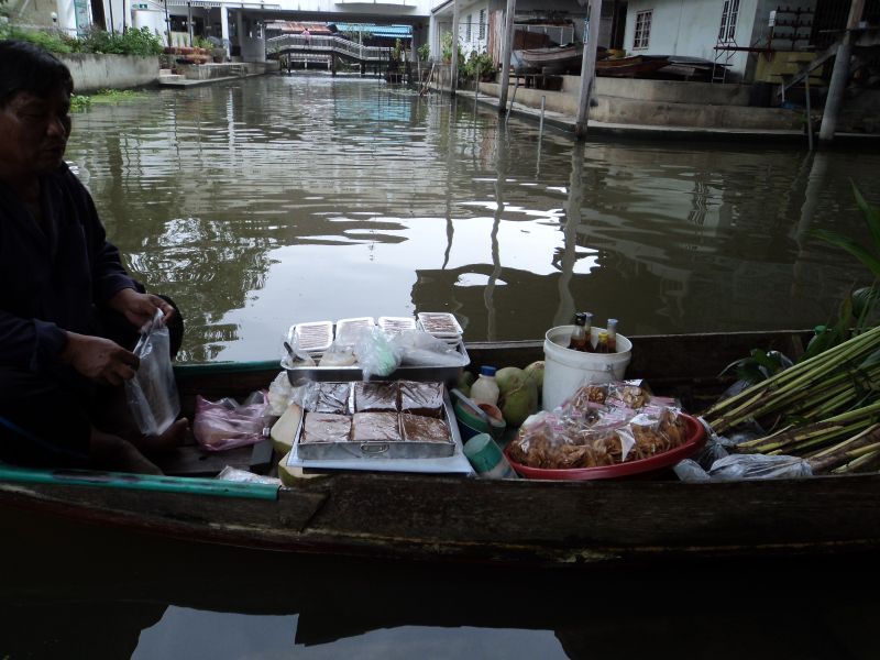 ได้ข้อมูลพอสมควรว่าตรงไหนตกได้ไม่ได้ บรรทึกไว้ เห็นสะพานข้างหน้าไหมครับ นั่นแหละครับจะเป็นที่จะไปสำร