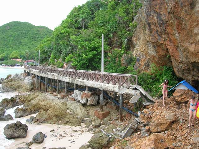 ไปถึงหินถลมจนสพานขาด เลยครับ  ดูที่สพาน จิครับ น่าสงสาน สพาน เนาะ  สพานอย่างเดียว อะนะ  :grin: :grin