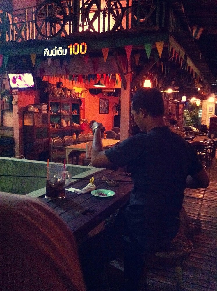 น้าคนนี้อยู่ข้างหลังผม กุ้งจับเหยื่อน้าเขาดีมาก เดียววัดเอาวัดเอา ผมก็อยากโดนบ้าง :grin: :grin: :gri