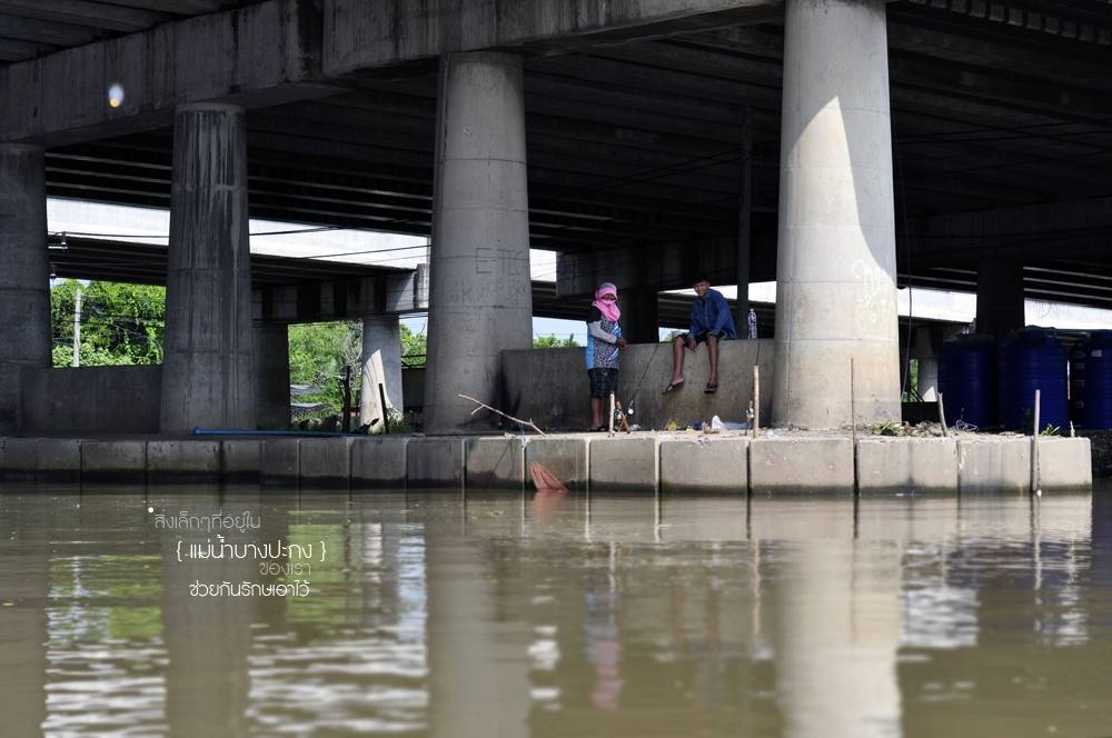 เจอนักตกปลาท้องถิ่งใต้สะพาน คะ ...