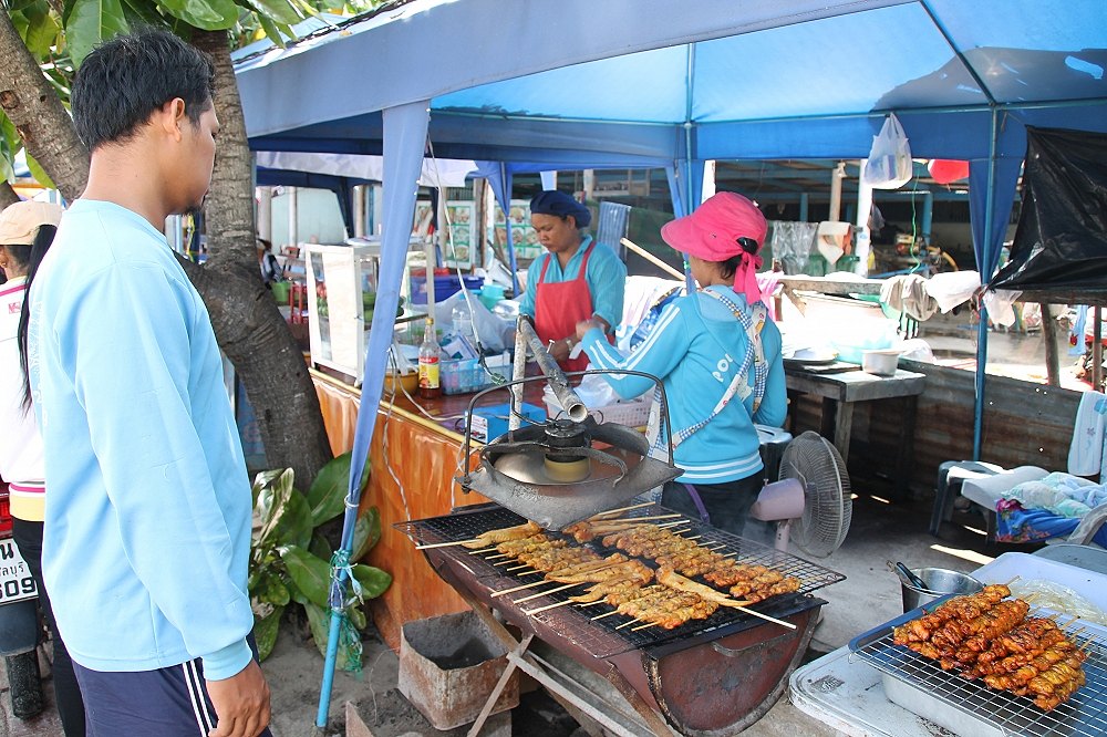 ข้าวเหนียวไก่ย่างคับ ง่าย ๆ อิ่มสบายท้อง (อิ่มเสร็จก็นอนเลย5555+)  :laughing: :laughing: :laughing: 