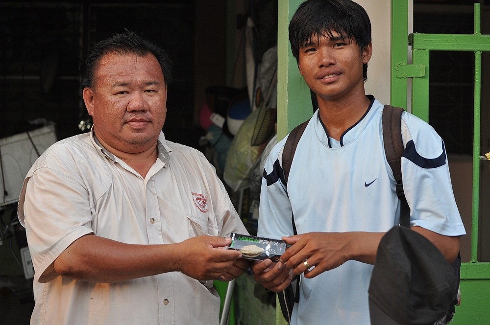 รางวัลสุดท้าย น้องต้น(บัวขาว) เด็กสร้างLFฝั่งนนท์ ได้ที่2รางวัลปลาไซด์แพ้น้าอู๊ดไป1นิ้ว น่าเสียดาย..