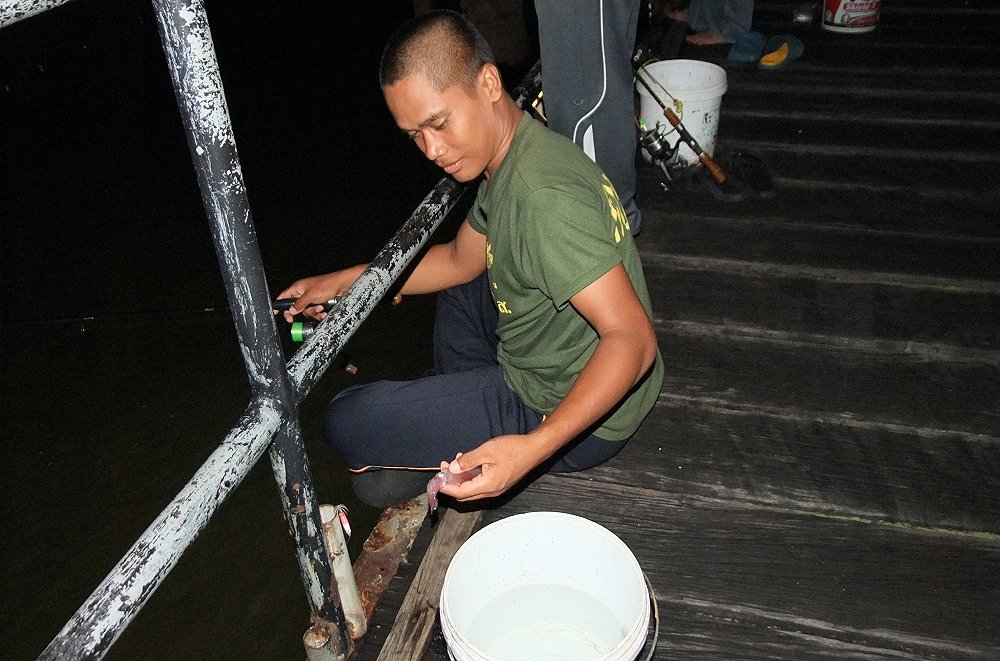 พี่ทหารได้หมึกแล้ว
 :umh: :umh: :umh: :umh:
