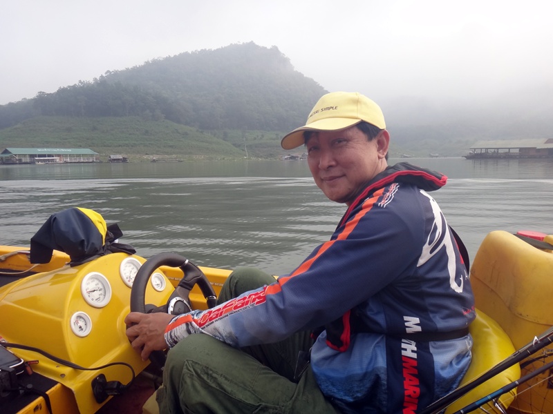 พี่ดำรง  เจ้าขอเรือ HillBilly "คนหลังเขา"  :grin: :grin: :grin: :grin: :grin: :grin: