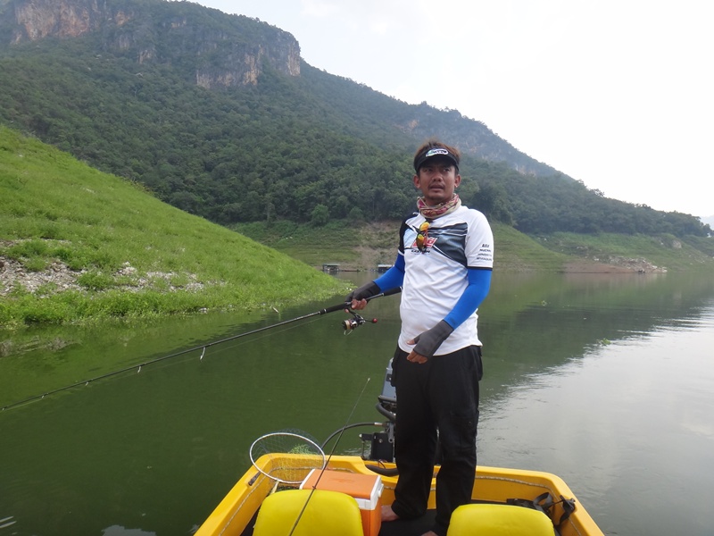 ตีสักพักไม่มีอะไรเกิดขึ้นก็ย้ายหมายครับ :grin: :grin: :grin:
