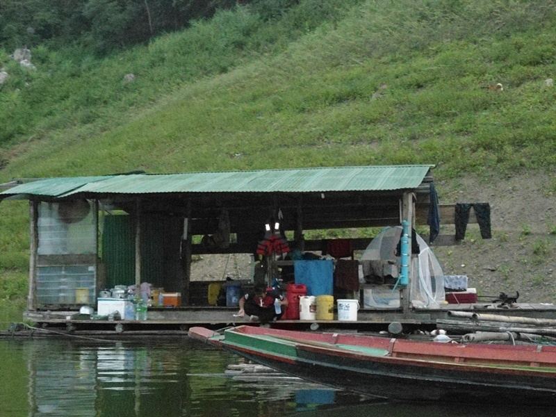 ส่วนผมยังล้างหน้า ล้างตาอยู่เลยครับ 55555 :laughing: :laughing: :laughing: :laughing: